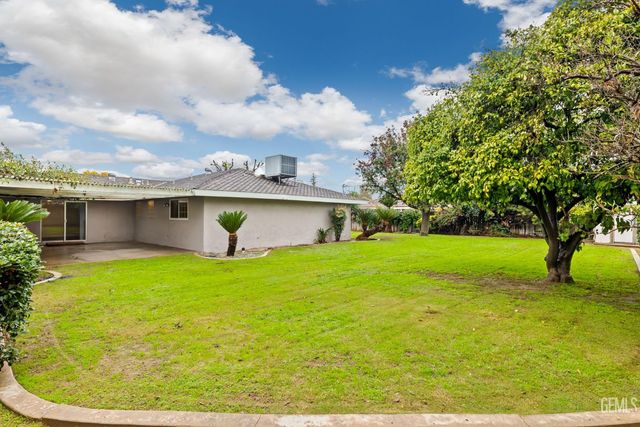 6008 Eugene Place, Bakersfield, CA 93308