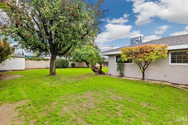 6008 Eugene Place, Bakersfield, CA 93308