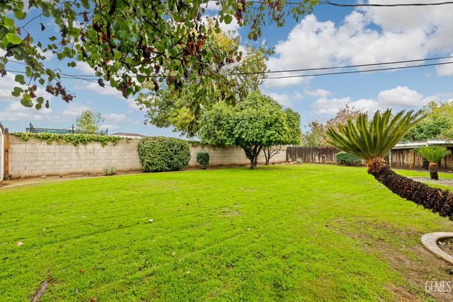 6008 Eugene Place, Bakersfield, CA 93308