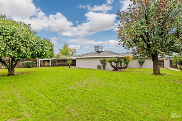 6008 Eugene Place, Bakersfield, CA 93308