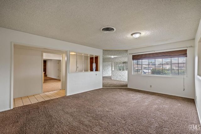 6008 Eugene Place, Bakersfield, CA 93308