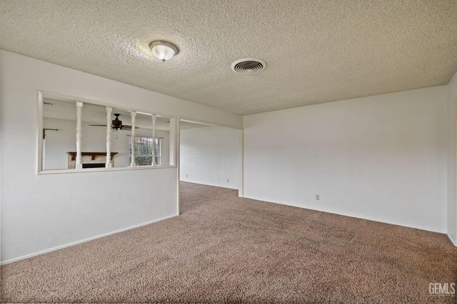 6008 Eugene Place, Bakersfield, CA 93308