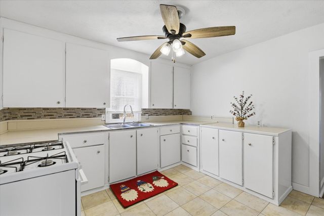 6189 State Highway C, Seymour, MO 65746