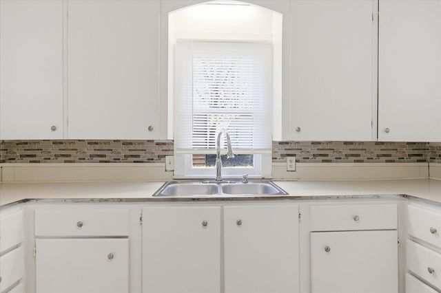 6189 State Highway C, Seymour, MO 65746