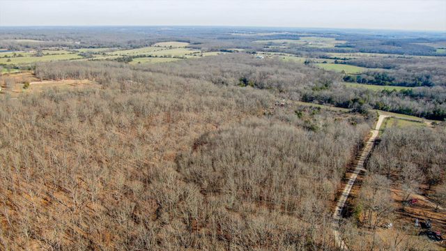 6189 State Highway C, Seymour, MO 65746