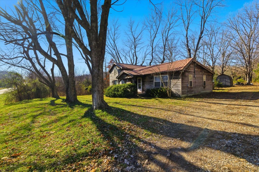 6189 State Highway C, Seymour, MO 65746