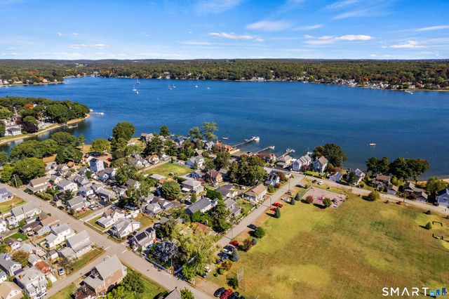 14 High Street, East Lyme, CT 06357