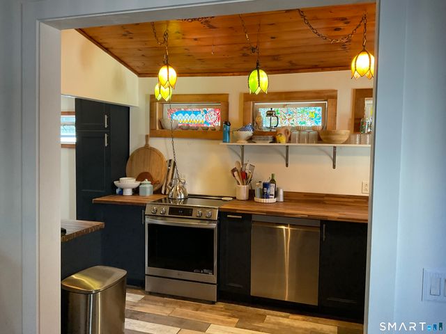 14 High Street, East Lyme, CT 06357