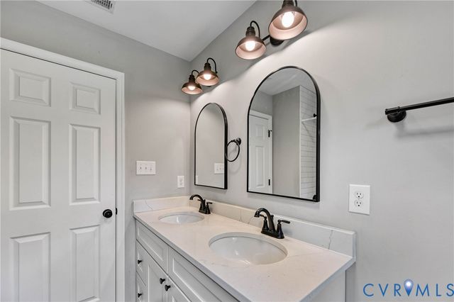 4528 E Old Mountain Rd, Louisa, VA 23093