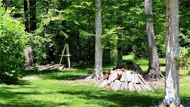 4528 E Old Mountain Rd, Louisa, VA 23093