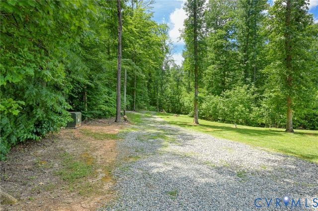 4528 E Old Mountain Rd, Louisa, VA 23093