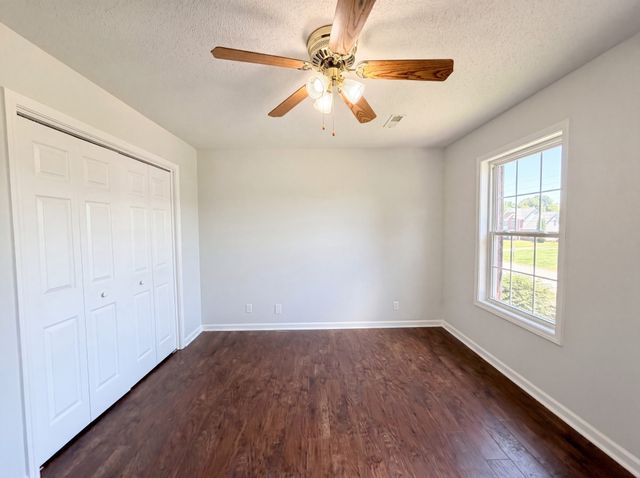 303 Paragon Mills Rd, Nashville, TN 37211