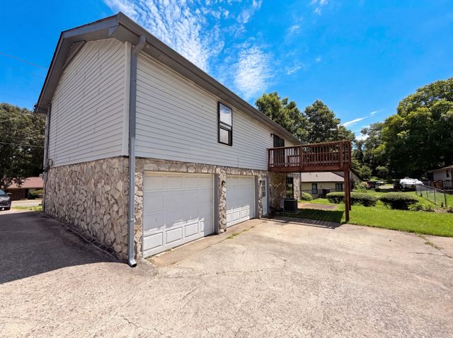 303 Paragon Mills Rd, Nashville, TN 37211