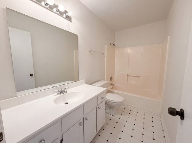303 Paragon Mills Rd, Nashville, TN 37211