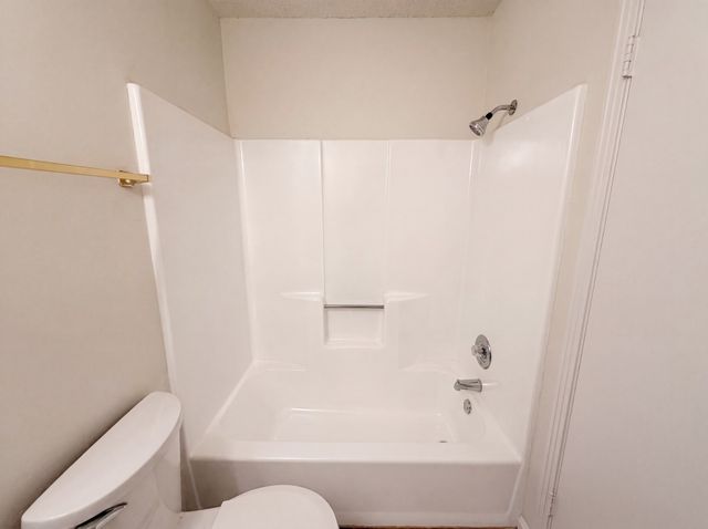 303 Paragon Mills Rd, Nashville, TN 37211
