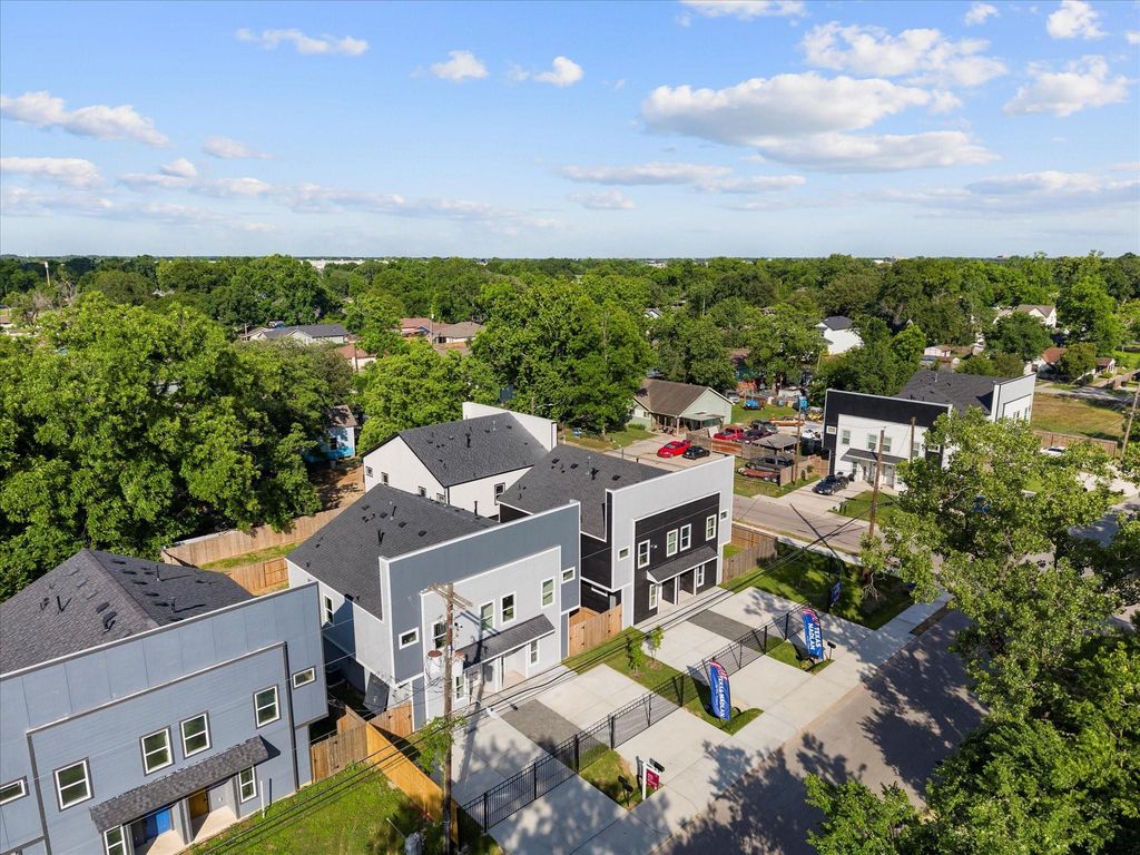 8206-8206A Knox Street, Houston, TX 77088