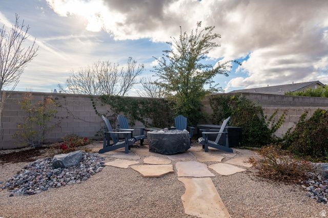 277 N BLACK CANYON AVE, Washington, UT 84780