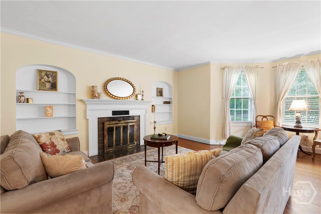 Image 13 of property listing at 622 E 60th Street, Savannah, GA 31405