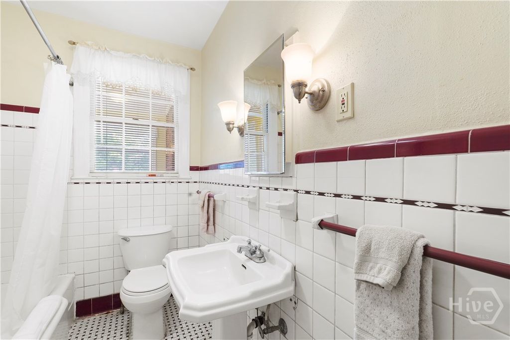 Image 20 of property listing at 622 E 60th Street, Savannah, GA 31405