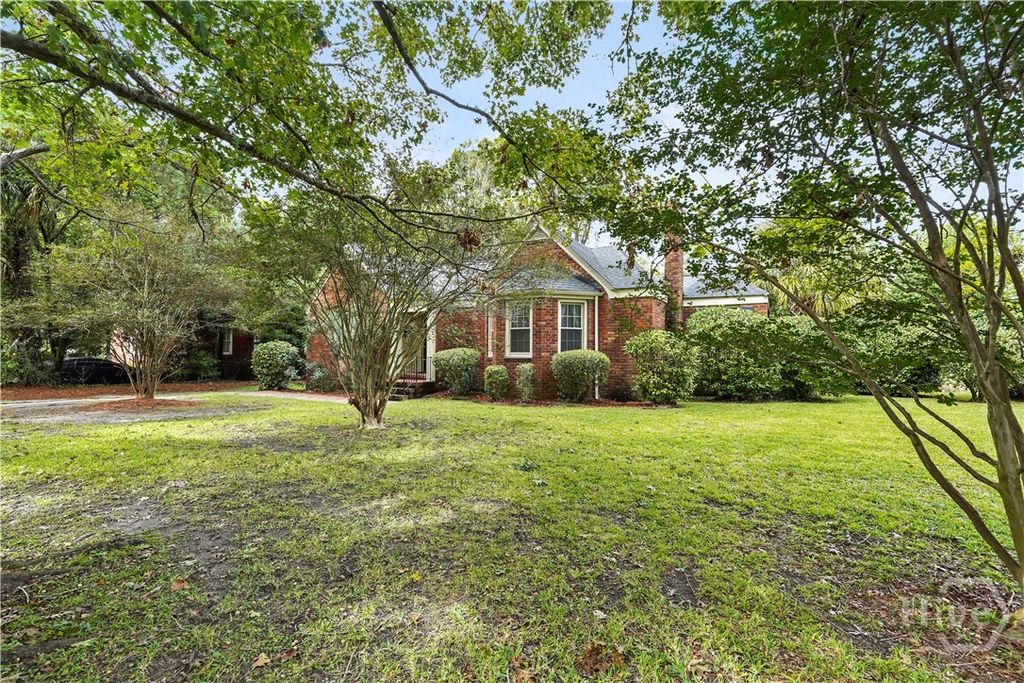 Image 4 of property listing at 622 E 60th Street, Savannah, GA 31405