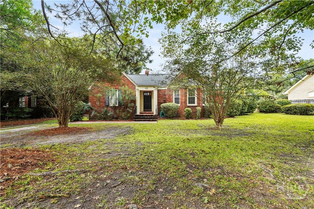 Image 6 of property listing at 622 E 60th Street, Savannah, GA 31405