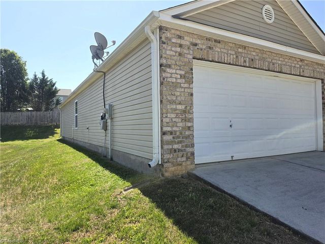 3963 Heather View Lane, Winston-salem, NC 27127