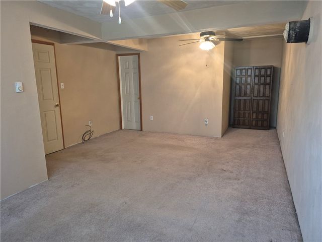 22 W Glennis Dr, Hempfield Twp, PA 15601