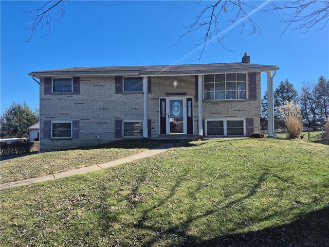 22 W Glennis Dr, Hempfield Twp, PA 15601