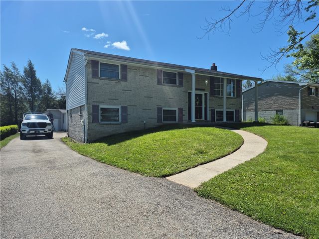 22 W Glennis Dr, Hempfield Twp, PA 15601