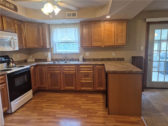 22 W Glennis Dr, Hempfield Twp, PA 15601