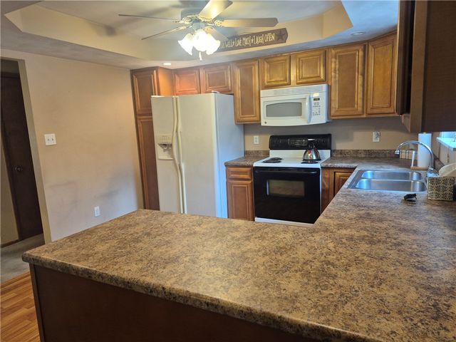 22 W Glennis Dr, Hempfield Twp, PA 15601