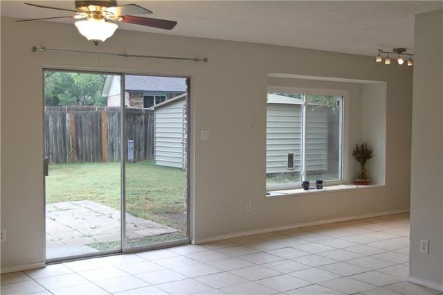 1008 Longmeadow DR, Round Rock, TX 78664