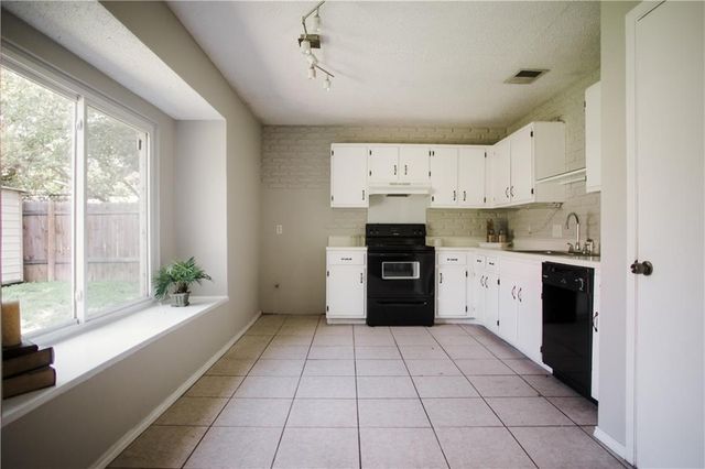 1008 Longmeadow DR, Round Rock, TX 78664