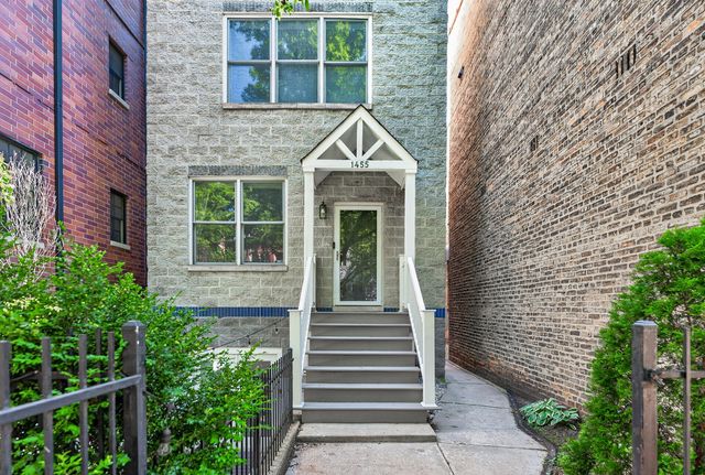 1455 W Wolfram Street A, Chicago, IL 60657