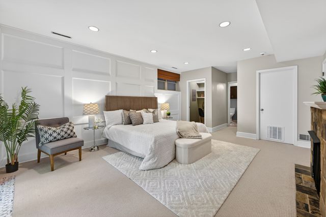 1455 W Wolfram Street A, Chicago, IL 60657