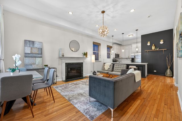 1455 W Wolfram Street A, Chicago, IL 60657