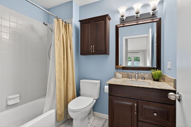 1455 W Wolfram Street A, Chicago, IL 60657