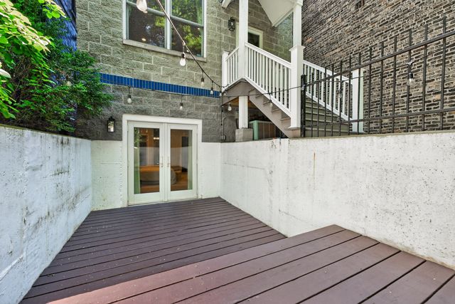 1455 W Wolfram Street A, Chicago, IL 60657