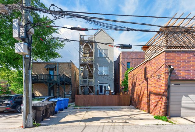 1455 W Wolfram Street A, Chicago, IL 60657