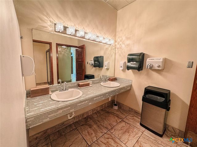 202 E Forrest Street, Victoria, TX 77901