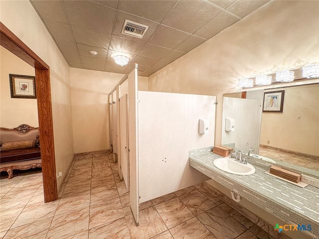 202 E Forrest Street, Victoria, TX 77901