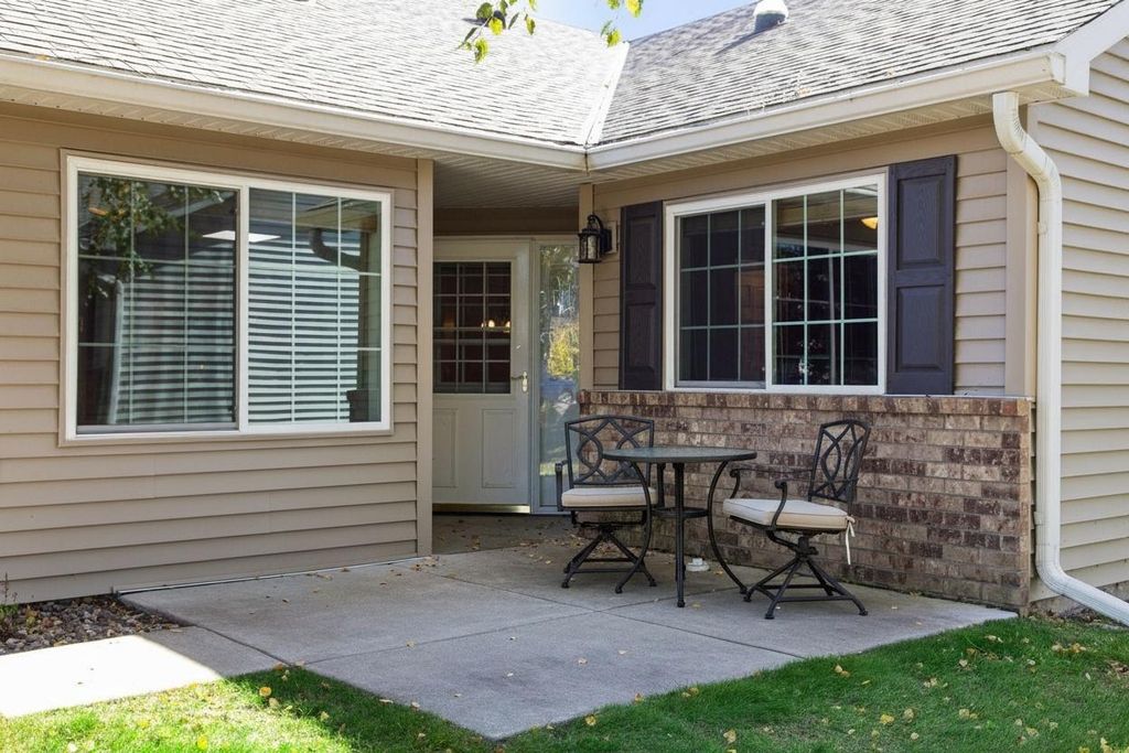 7658 Newbury Road, Woodbury, MN 55125 — exterior