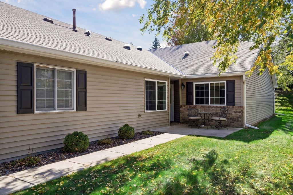 7658 Newbury Road, Woodbury, MN 55125 — photo 2