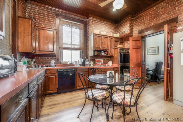 209 E Chestnut Street, Jeffersonville, IN 47130