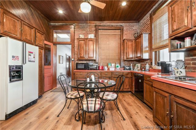 209 E Chestnut Street, Jeffersonville, IN 47130