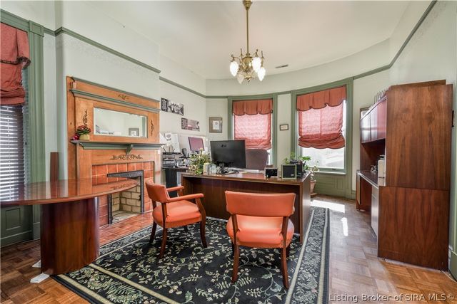 209 E Chestnut Street, Jeffersonville, IN 47130