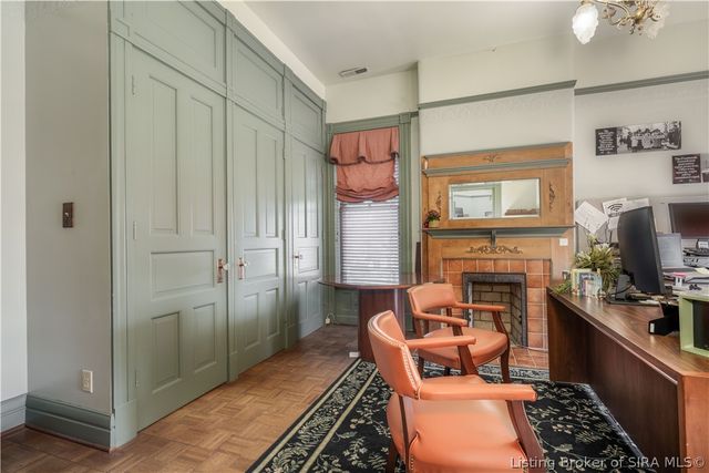 209 E Chestnut Street, Jeffersonville, IN 47130