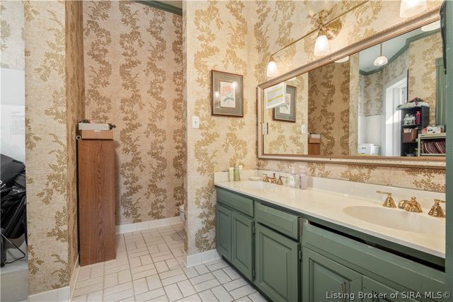 209 E Chestnut Street, Jeffersonville, IN 47130