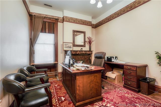 209 E Chestnut Street, Jeffersonville, IN 47130