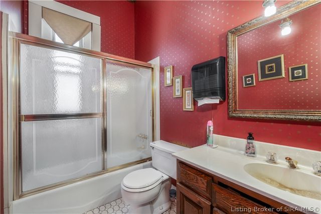 209 E Chestnut Street, Jeffersonville, IN 47130